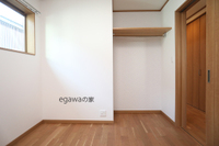 子ども部屋②は対称の同じ空間、この他に趣味の書道を落ち着いた空間で行いたいご主人さんの書斎があります