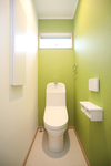 トイレ×LimeGreen
毎日使うトイレだから入った時に清潔で明るい気持ちになれるような空間に！